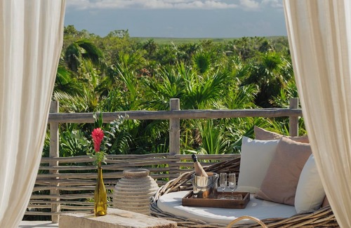 Zona Hotelera Villa | Iconic Beach Villa with 3BR & Ocean View Rooftop