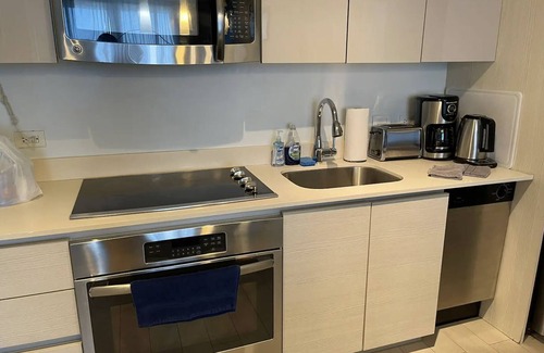Hallandale Beach Resort | Iconic View - Family 2BR Hotel Suite @beach