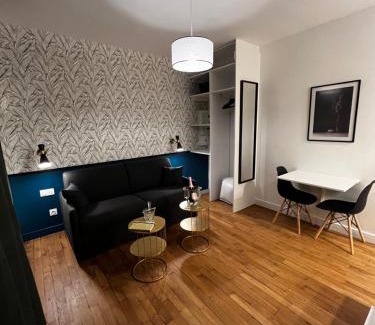 Eu Apartment | IDÉALEMENT SITUÉ "LE STUDIO" Les Locations ISAHORA sont aussi à 2 pas du Château d'Eu, des Falaises du Tréport, de MERS les Bains et aux portes de la BAIE DE SOMME