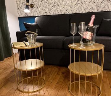 Eu Apartment | IDÉALEMENT SITUÉ "LE STUDIO" Les Locations ISAHORA sont aussi à 2 pas du Château d'Eu, des Falaises du Tréport, de MERS les Bains et aux portes de la BAIE DE SOMME