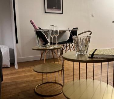 Eu Apartment | IDÉALEMENT SITUÉ "LE STUDIO" Les Locations ISAHORA sont aussi à 2 pas du Château d'Eu, des Falaises du Tréport, de MERS les Bains et aux portes de la BAIE DE SOMME