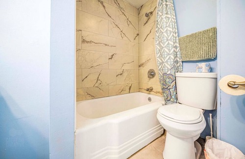 Biddeford Apartment | Ideal 2BD location in Saco w/ Free Parking