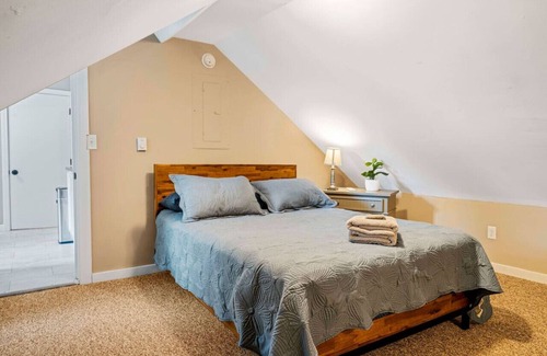 Biddeford Apartment | Ideal 2BD location in Saco w/ Free Parking