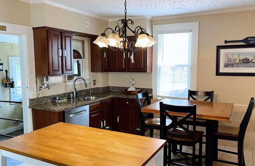 Eastport Apartment | Ideal Eastport/Annapolis Location