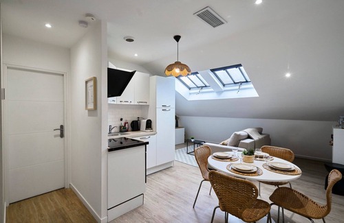Old Town Apartment | Ideal family/pro*Center*WiFi*Netflix*A/C