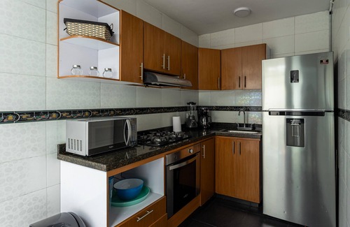Engativa House | Ideal for families/groups House 8 pax with 2 parking spaces near El Dorado Airport.