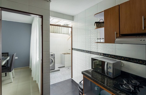 Engativa House | Ideal for families/groups House 8 pax with 2 parking spaces near El Dorado Airport.