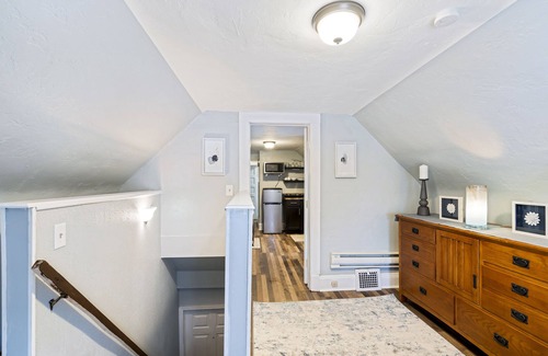 University Circle Apartment | Ideal for Nurses/Students/Patients; Cleve Clinic, Univ Hospital, VA, Case, CIM