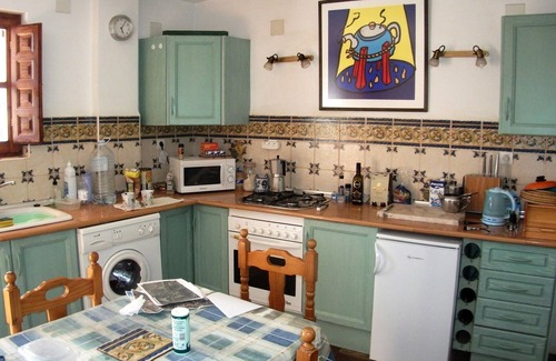 Lecrin Apartment | Ideal for work & holidays, WiFi & pool, lovely village, Granada/Costa Tropical