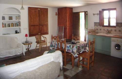 Lecrin Apartment | Ideal for work & holidays, WiFi & pool, lovely village, Granada/Costa Tropical