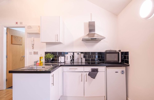 Leeds Apartment | Ideal for Work Trips Near Kirkstall