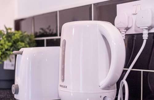 Leeds Apartment | Ideal for Work Trips Near Kirkstall