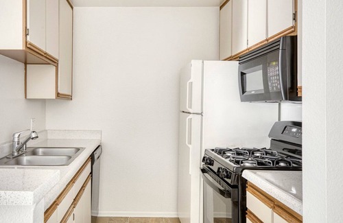 Los Feliz Apartment | Ideal Glendale 1BR w/ Gym, Pool & W/D, near Americana Mall, by Blueground