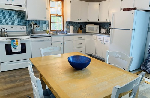 Rye House | IDEAL LOCATION! 1 BLOCK TO JENNESS BEACH!