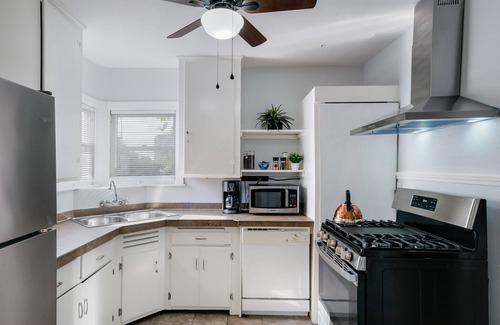 Mahncke Park House | 🏆IDEAL LOCATION🍷Riverwalk🌃Downtown🥘Pearl👑KING Bed