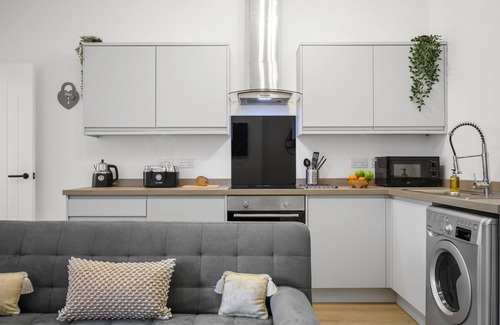 Trafford Apartment | Ideal Lodgings apartment in Urmston