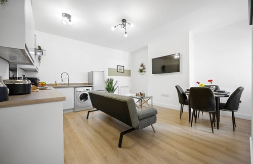 Trafford Apartment | Ideal Lodgings apartment in Urmston