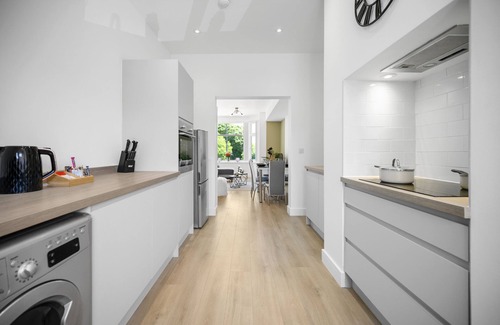 Trafford Apartment | Ideal Lodgings in Urmston