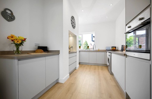 Trafford Apartment | Ideal Lodgings in Urmston