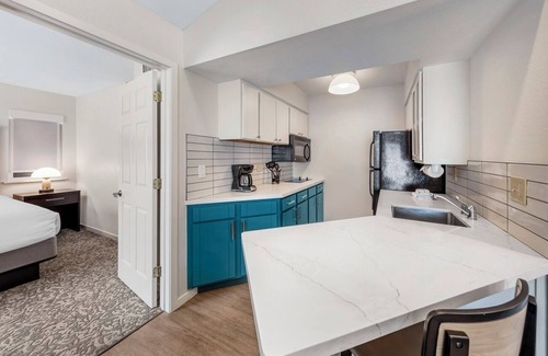 Chatsworth Hotel | Ideal Mix of Comfort and Value! TWO Modern 2BR Suites, Pool, Free Breakfast!