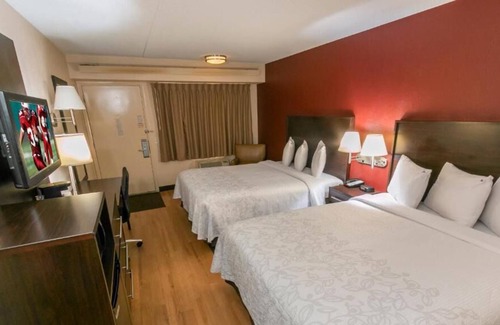 Statesville House | Ideal Mix of Comfort and Value! Pet-friendly Unit with Complimentary Parking!
