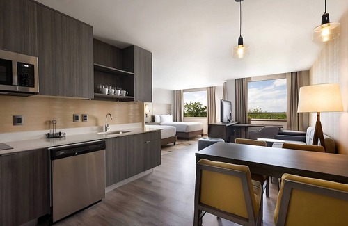 Zona Hotelera Apartment | Ideal Mix of Comfort and Value! 2 Convenient Units, Free Breakfast & Parking