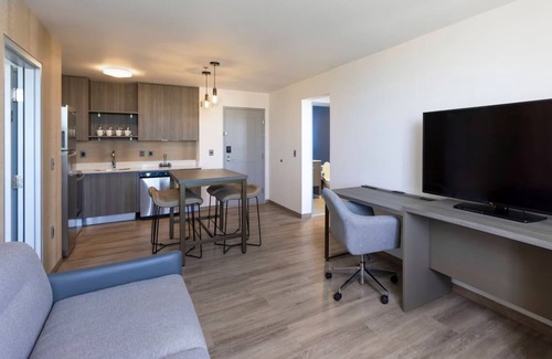Zona Hotelera Apartment | Ideal Mix of Comfort and Value! 2 Convenient Units, Free Breakfast & Parking