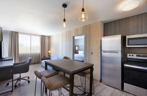 Zona Hotelera Apartment | Ideal Mix of Comfort and Value! 2 Convenient Units, Free Breakfast & Parking