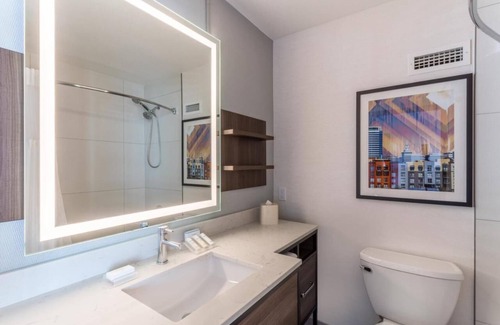 Emeryville Hotel | Ideal Mix of Comfort and Value! 3 Convenient Units, Pets Allowed, Onsite Parking