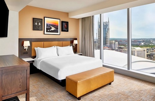 Sobro Hotel | Ideal Mix of Comfort and Value! Kitchenette, Pet-friendly, Indoor Pool!