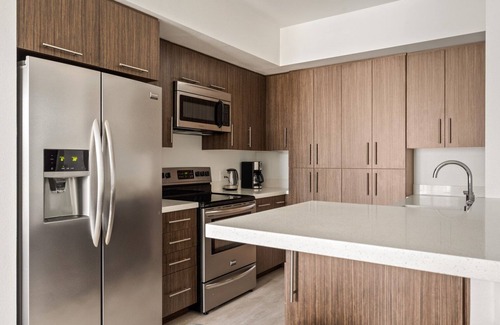 Centennial Apartment | Ideal Redwood City 1BR w/Gym & W/D, next to Caltrain, by Blueground