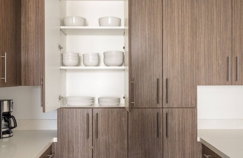 Centennial Apartment | Ideal Redwood City 1BR w/Gym & W/D, next to Caltrain, by Blueground