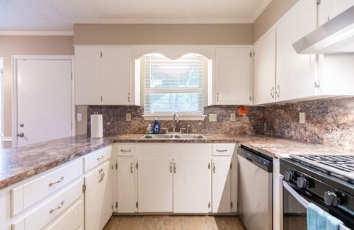 North Little Rock House | Ideal Retreat for a Tranquil Escape