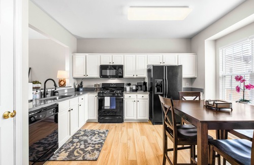Long Lake House | Ideal Short or Mid-Term 3B/2B Rental Townhome in N. Raleigh–Near RTP/Cary/Durham