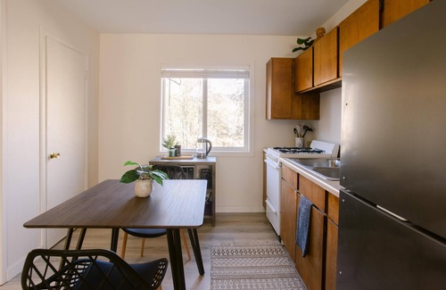 Gold Hill Apartment | Ideal stopover location right off I-5, nestled in a scenic area by the Rogue River. Enjoy the peaceful sounds of the river while having quick access to major travel routes and nearby towns.