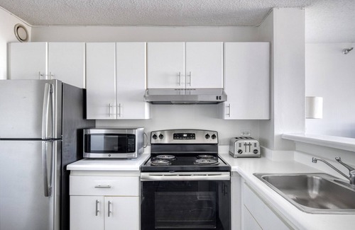 Streeterville Apartment | Ideal Streeterville Studio w/Gym, Pool, walk to Navy Pier, by Blueground