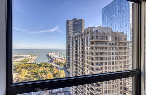 Streeterville Apartment | Ideal Streeterville Studio w/Gym, Pool, walk to Navy Pier, by Blueground