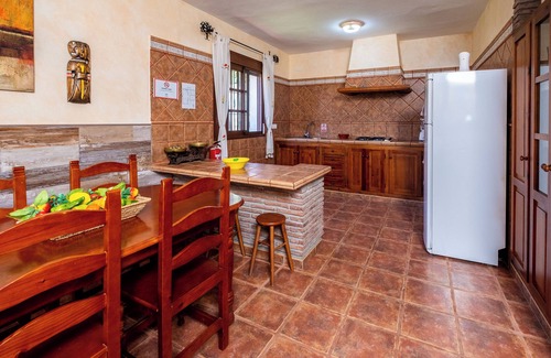 Zahora House | Ideal Vacation Home "Casa Olivar" with Shared Pool and Near the Beach
