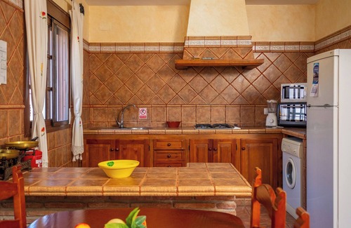 Zahora House | Ideal Vacation Home "Casa Olivar" with Shared Pool and Near the Beach