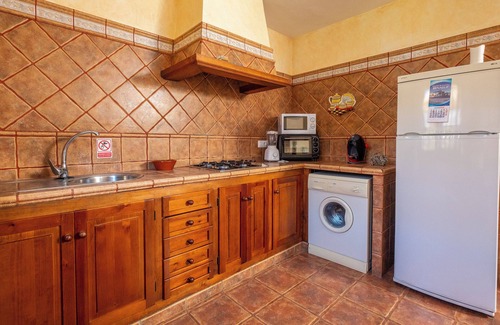 Zahora House | Ideal Vacation Home "Casa Olivar" with Shared Pool and Near the Beach