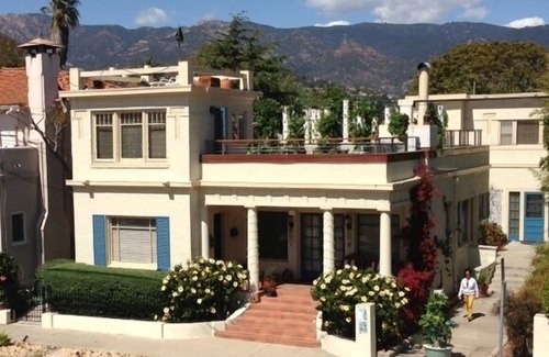 Lower State House | Ideal West Beach Location! Walk/Bike Everywhere! Rooftop Garden!