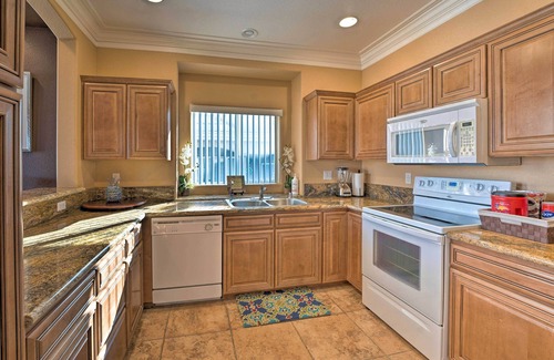 Sunridge Estates House | Ideally Located Bullhead City Townhome w/Balcony!