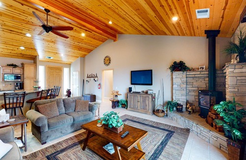Bass Lake House | Ideally-located home in Willow Cove area w/wood fireplace, WiFi, AC - near lake