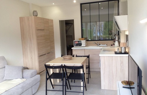 Aix-les-Bains Apartment | Ideally located on the harbor in the fresh air of the lake! perfect to accommodate 4