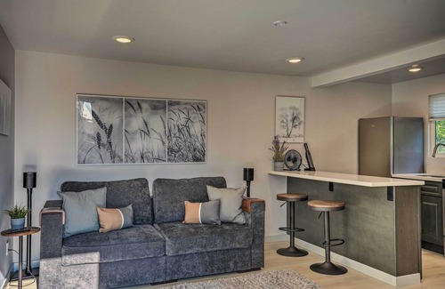 Dimond House | Ideally Located Oakland Home w/Private Yard!