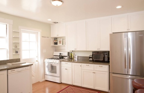 Lower State House | Ideally Located! West Beach Spacious 1-Br/1-Ba With Amazing Rooftop Garden!