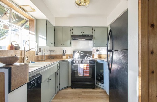 Idyllwild House | Idy Hideaway: Picturesque Mountain Cabin in Perfect Location