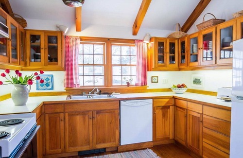 West Tisbury House | Idylic Vineyard Escape