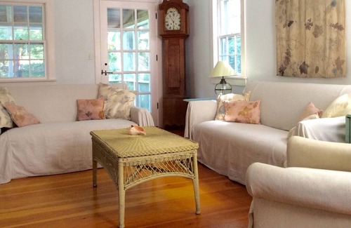 West Tisbury House | Idylic Vineyard Escape
