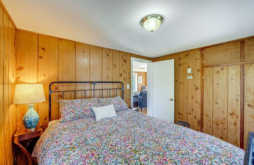 Anacortes Cottage | Idyllic Anacortes Stay: Ocean Views, Walk to Beach